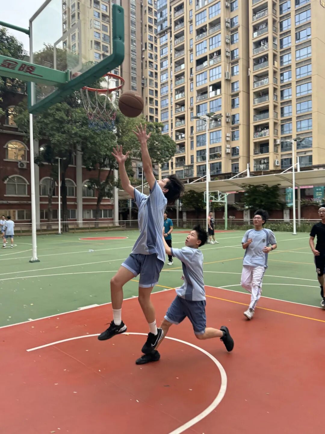 以篮球之名，赴校庆之约 Play for Basketball, Shine for the School Anniversary